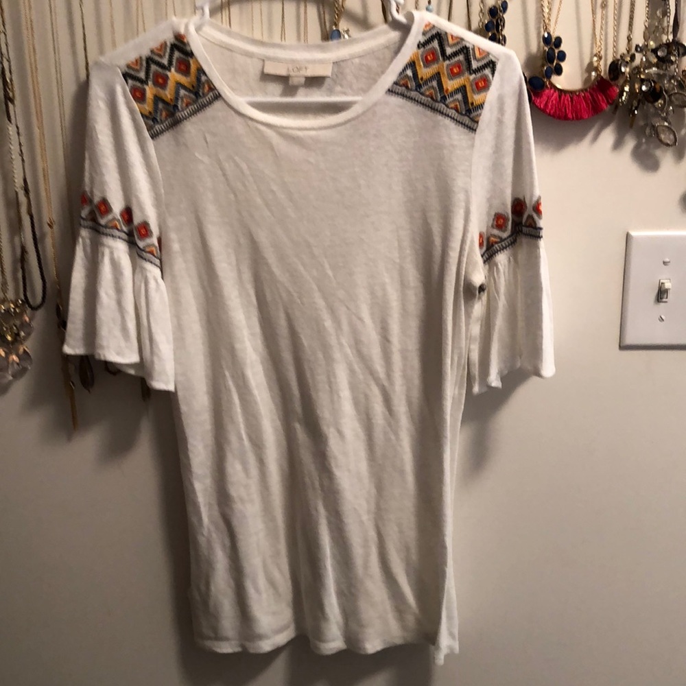 White top with shoulder detail